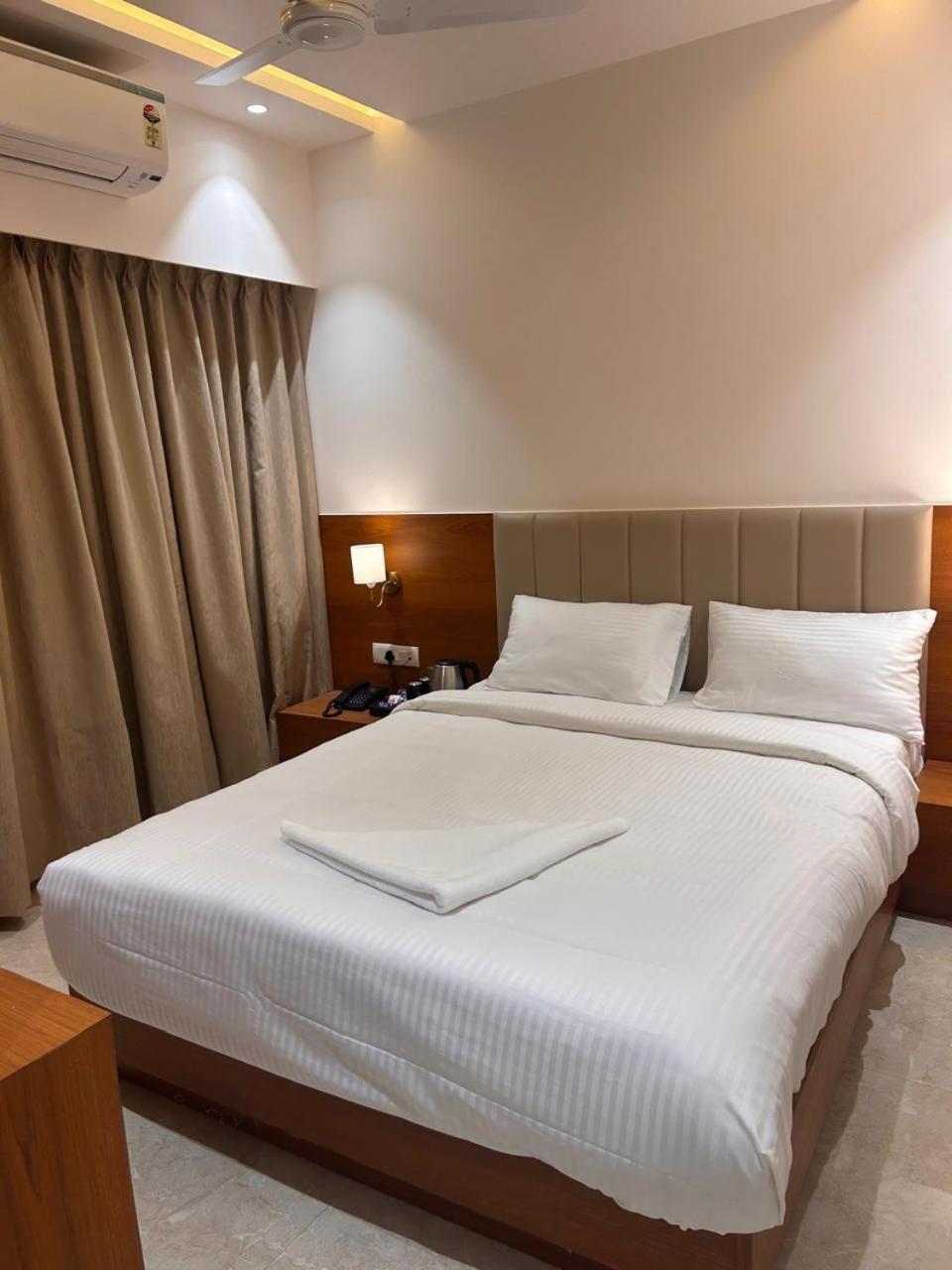 Hotel Neem Heritage Shirdi Eksteriør billede